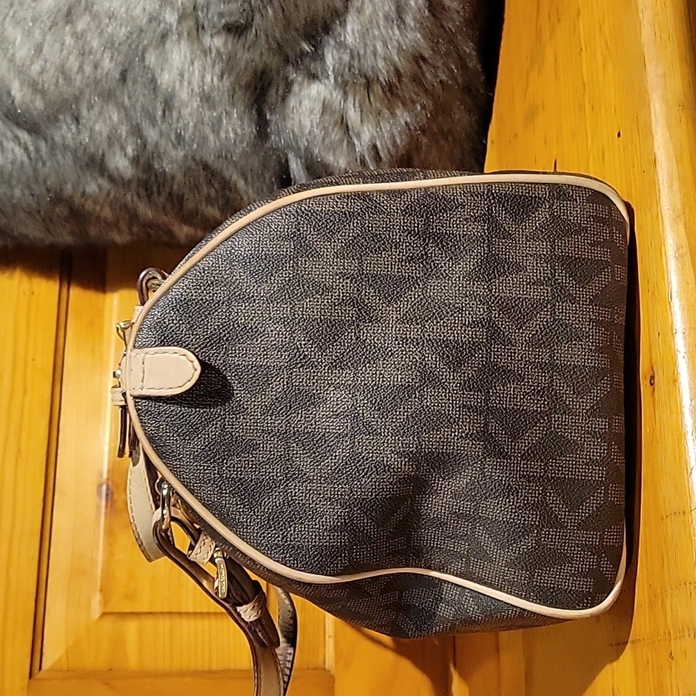 Michael Kors brown,  gold, and neutral lg. purse - Picture 6 of 8